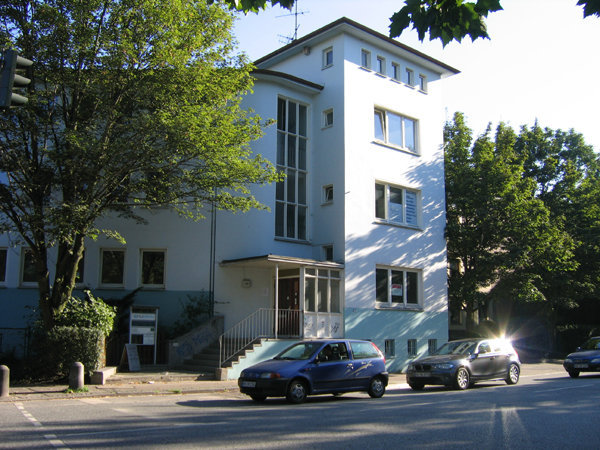 Ansicht der Kita von der Straße aus